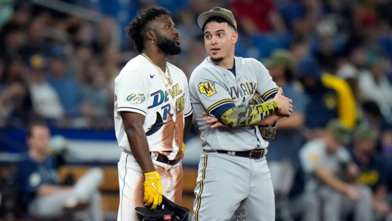 Willy Adames does Randy Arozarena pose after home run