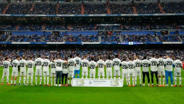 Los jugadores salieron a la cancha con el dorsal de Vinicius