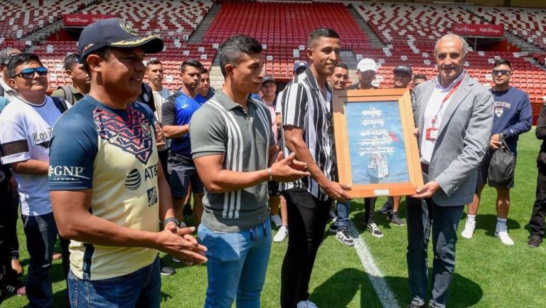 Real Sporting de Gijón recibió a la tripulación del buque mexicano Cuauhtémoc.