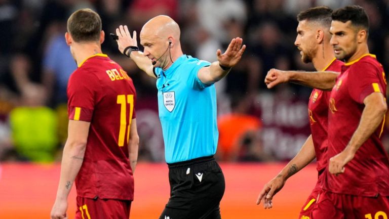 Anthony Taylor en la Final de Europa League