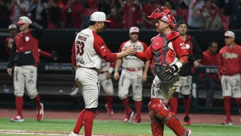 Diablos Rojos luego de vencer a Mariachis en el Harp Helú