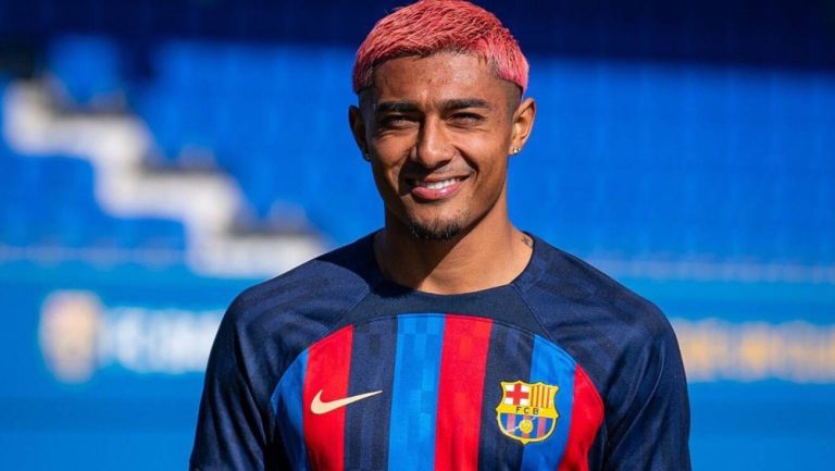 Julián Araujo, con la oportunidad de debutar con el Barça