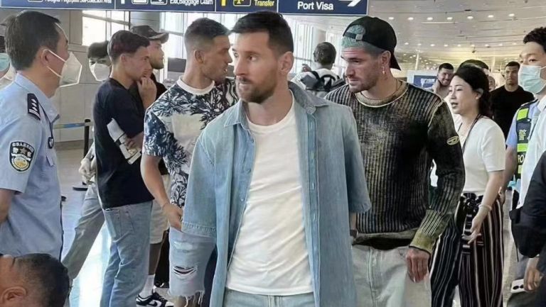 Messi llegó a China junto a Rodrigo de Paul