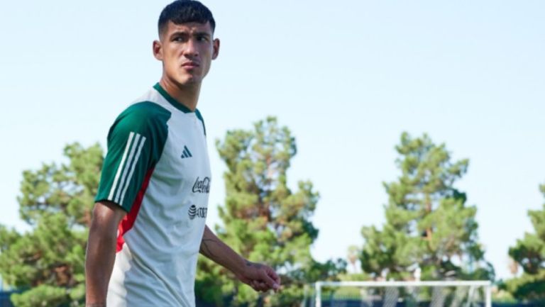 Antuna en un entrenamiento con la Selección Mexicana 