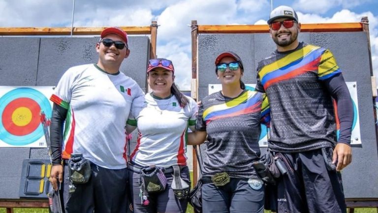 El equipo mexicano junto a su similar colombiano