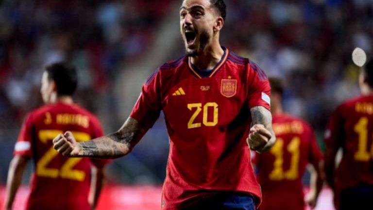 Joselu celebra un gol con la Selección de España