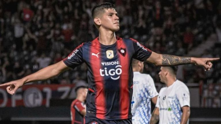 Robert Morales luego de anotar con Cerro Porteño