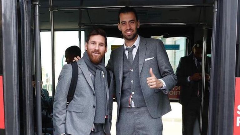 Messi y Sergio Busquets en un avión con Barcelona