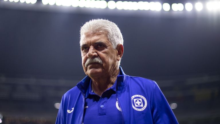 Tuca Ferretti en un partido de Cruz Azul