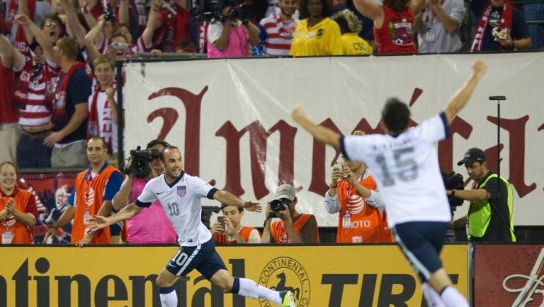 Landon Donovan festejando un gol 