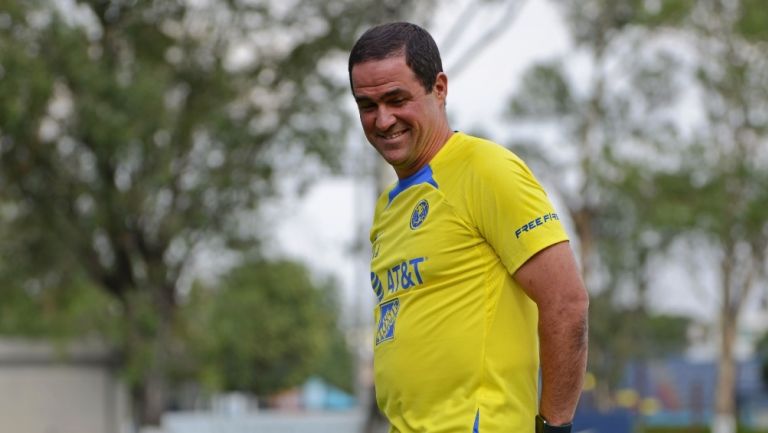 André Jardine en un entrenamiento con el América 