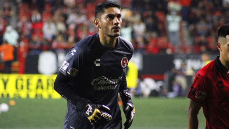 Chuy Corona en su debut con Xolos