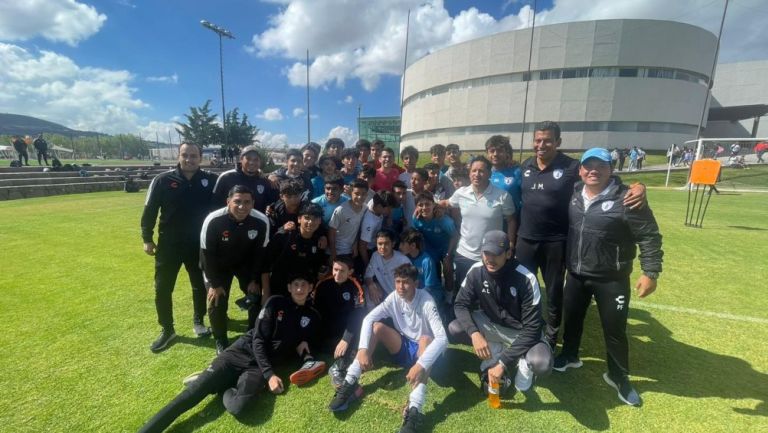 Lozano con la Sub-14 de los Tuzos del Pachuca