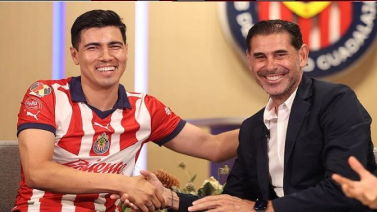 Érick Gutiérrez con Fernando Hierro