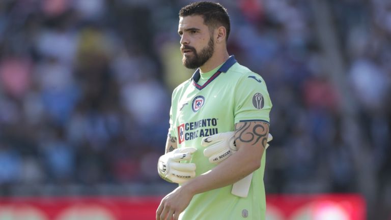 Andrés Gudiño en un partido de Cruz Azul