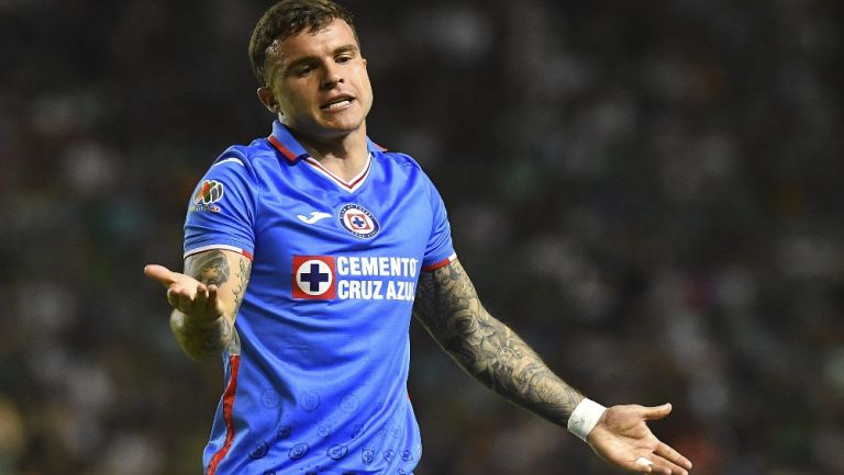 Cruz Azul busca la salida de Christian Tabó; el jugador quiere permanecer en La Máquina