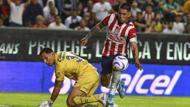 Victor Guzmán en el encuentro ante León