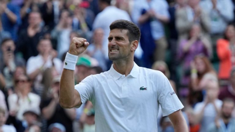 Novak Djokovic conisguió su victoria 30 al hilo en Wimbledon y se acercó a una marca histórica