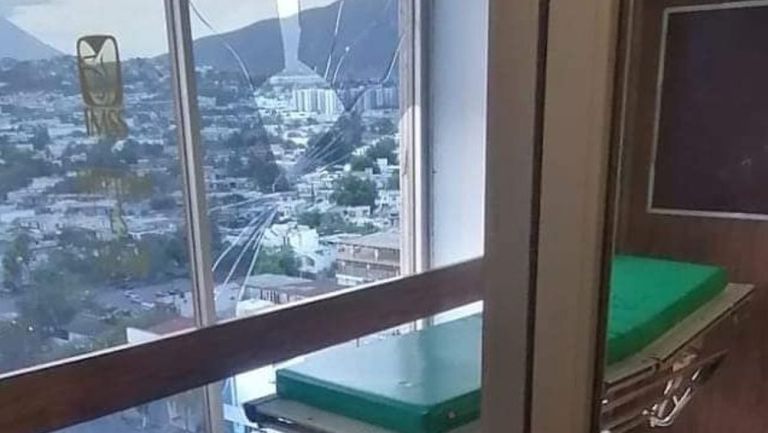 Hombre se suicida en la Clínica 25 del IMSS de Monterrey, al lanzarse desde el piso 10