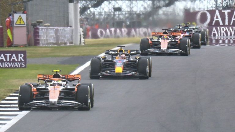 Verstappen estuvo detrás de los McLaren al principio de la carrera