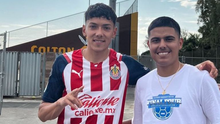 ¿Traicionó a Pumas? Jorge Ruvalcaba es captado con playera de Chivas y lo revientan en redes 