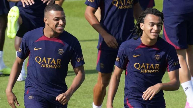 Kylian Mbappe cerca de jugar con su hermano Ethan en partido de pretemporada del PSG