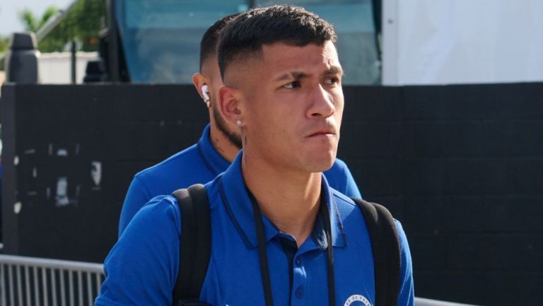 Uriel Antuna llegando al encuentro ante el Inter Miami