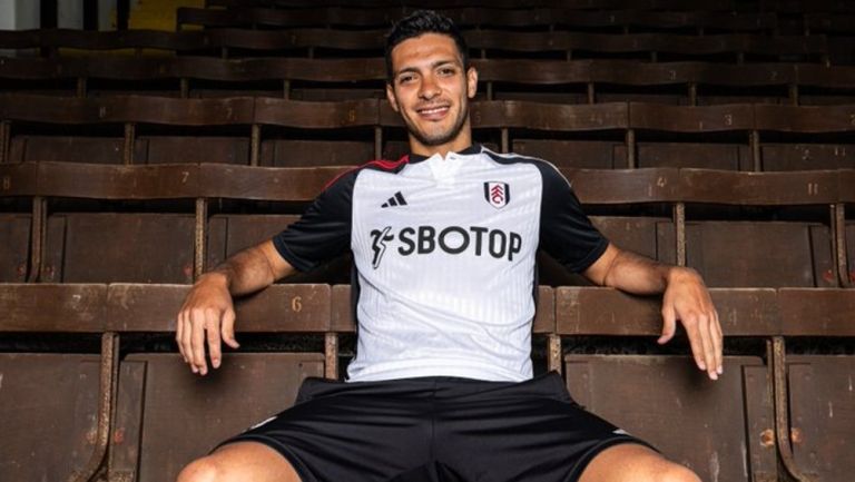 Raúl Jiménez fue anunciado oficialmente como refuerzo del Fulham en la Premier League