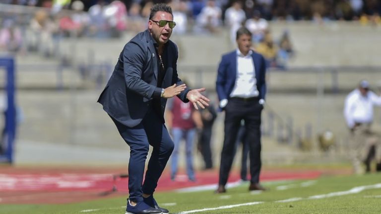 Mohamed en un partido de los Pumas