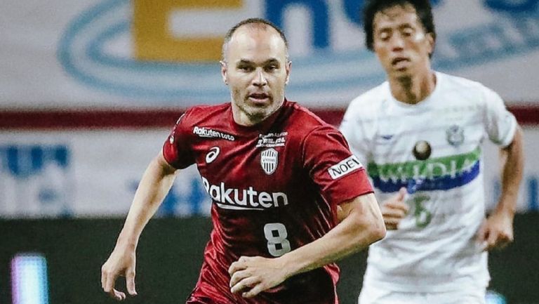 Iniesta jugando en la liga japonesa