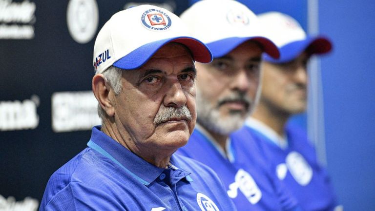 Ferretti todavía no concluye su relación con Cruz Azul