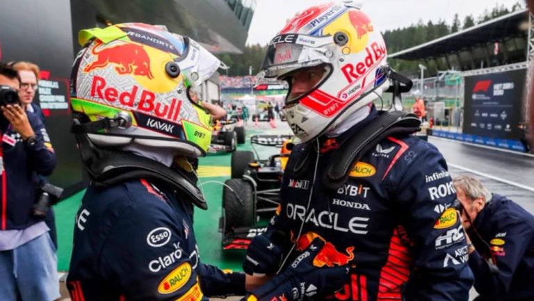 'Checo' Pérez junto con Max Verstappen