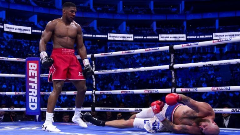 Anthony Joshua vence por KO a Robert Helenius con tremendo derechazo