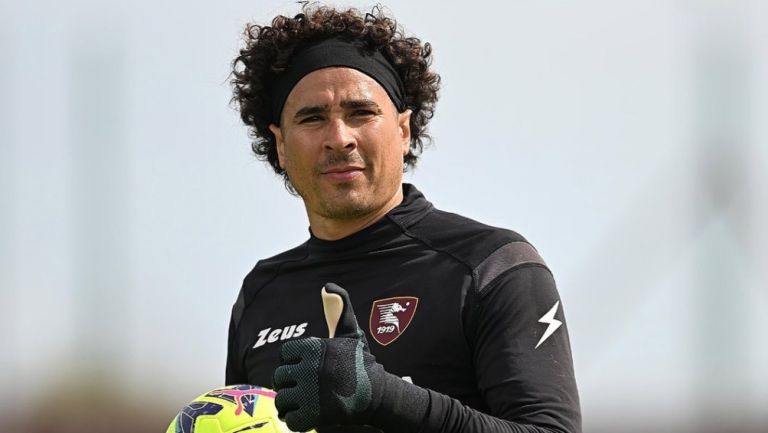 Ochoa entrenando con el Salernitana