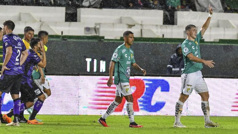 Viñas en celebración de gol