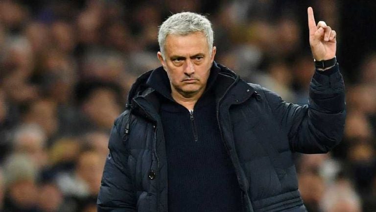 José Mourinho 'explotó' por tener jugadores suspendidos: 'El futbol va con muchos años de retraso'