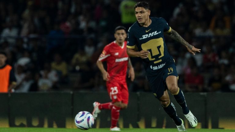 Toro Fernández en el partido vs Toluca