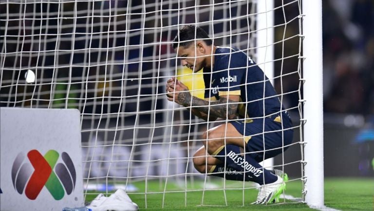 Fernández al momento de fallar la opción de gol