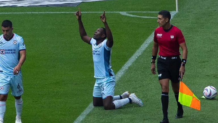 ¡El nuevo goleador del Cruz Azul! Diber Cambindo marcó su primer gol con la Máquina