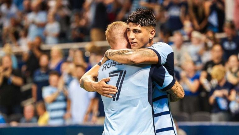 Alan Pulido le da la victoria al Sporting Kansas City con un doblete