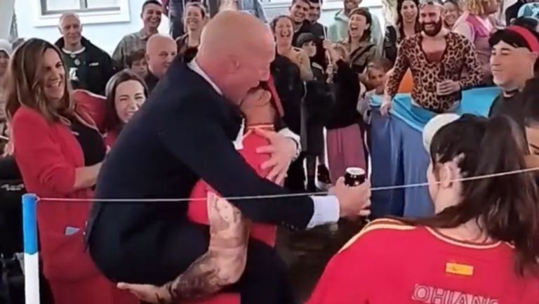 Imitadores recrean el beso entre Luis Rubiales y Jenni Hermoso