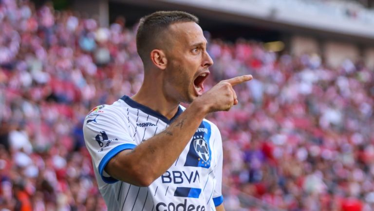 Sergio Canales en partido contra Guadalajara 