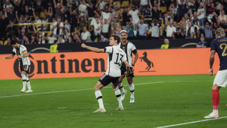 Thomas Müller celebra el gol de la Selección Alemana