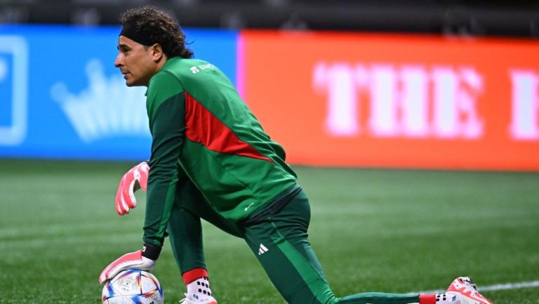 Ochoa durante el calentamiento de la Selección