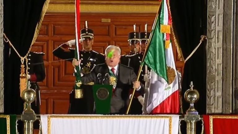 Momento donde apuntan con láser a AMLO