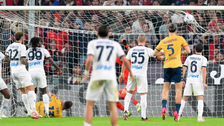 Genoa deja ir la victoria ante el Napoli tras tener una ventaja de dos goles