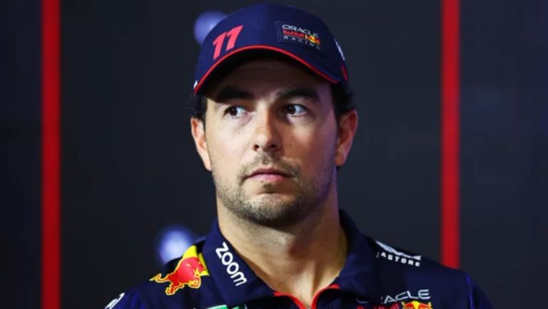 Horner a Checo Pérez tras el GP de Singapur: 'Carrera muy ocupada, bien hecho por aferrarte'