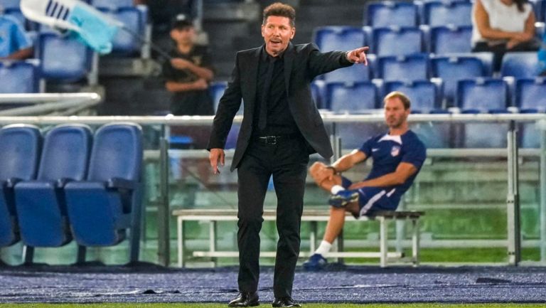 Simeone reconoce a sus futbolistas tras ganar el Derbi de Madrid