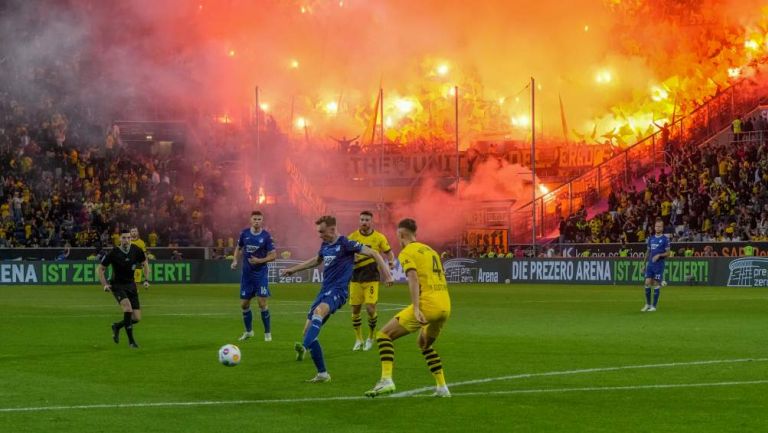 Con 10 hombres, Borussia Dortmund venció al Hoffenheim y es líder de la Bundesliga