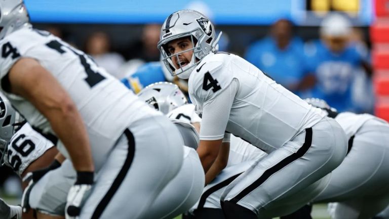 O'Connell durante su debut en la NFL con los Raiders